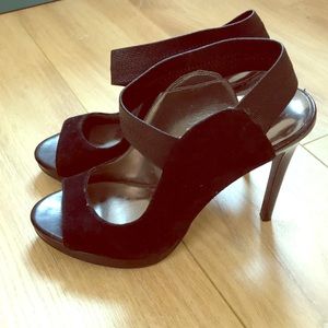 Like NEW! Black Ankle Strap Heels